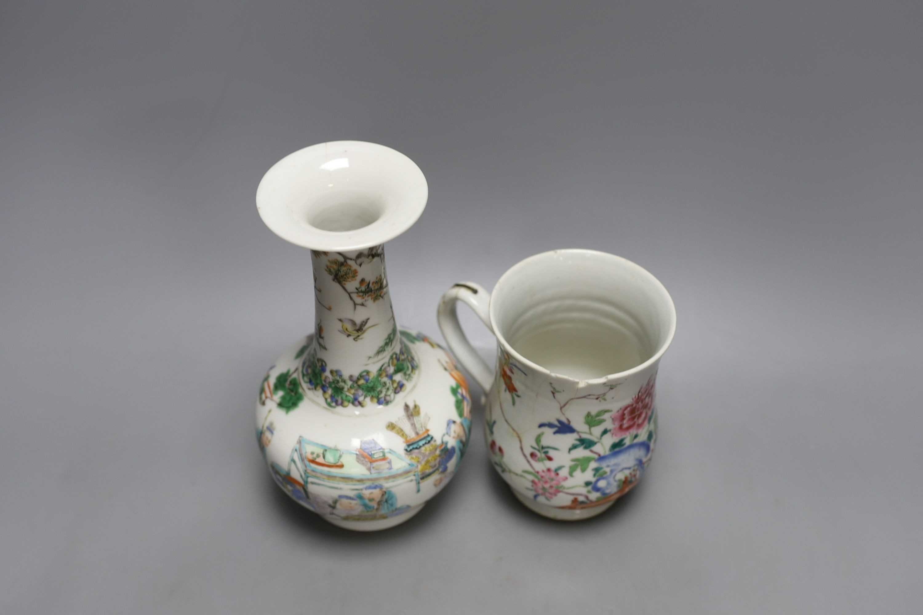 An 18th century Chinese famille rose mug and a 19th century Chinese famille verte vase 23cm